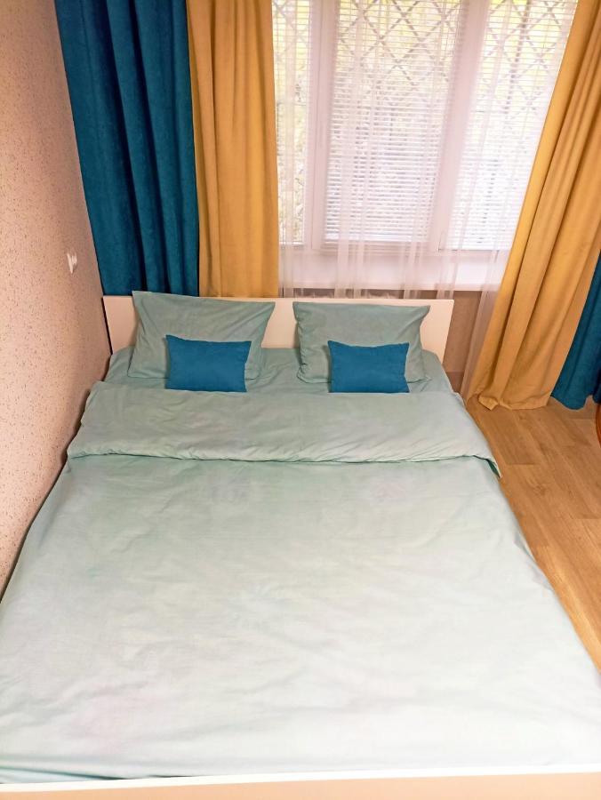 Светлые Апартаменты В 100М От Софиевского Парка Uman Exterior photo